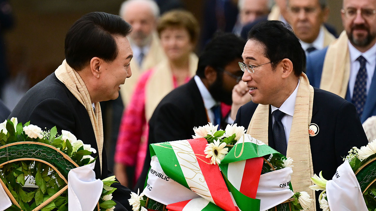 인도 뉴델리서 올해 6번째 한일정상회담‥"한·일·중 정상회의 잘 진행해 나가자"
