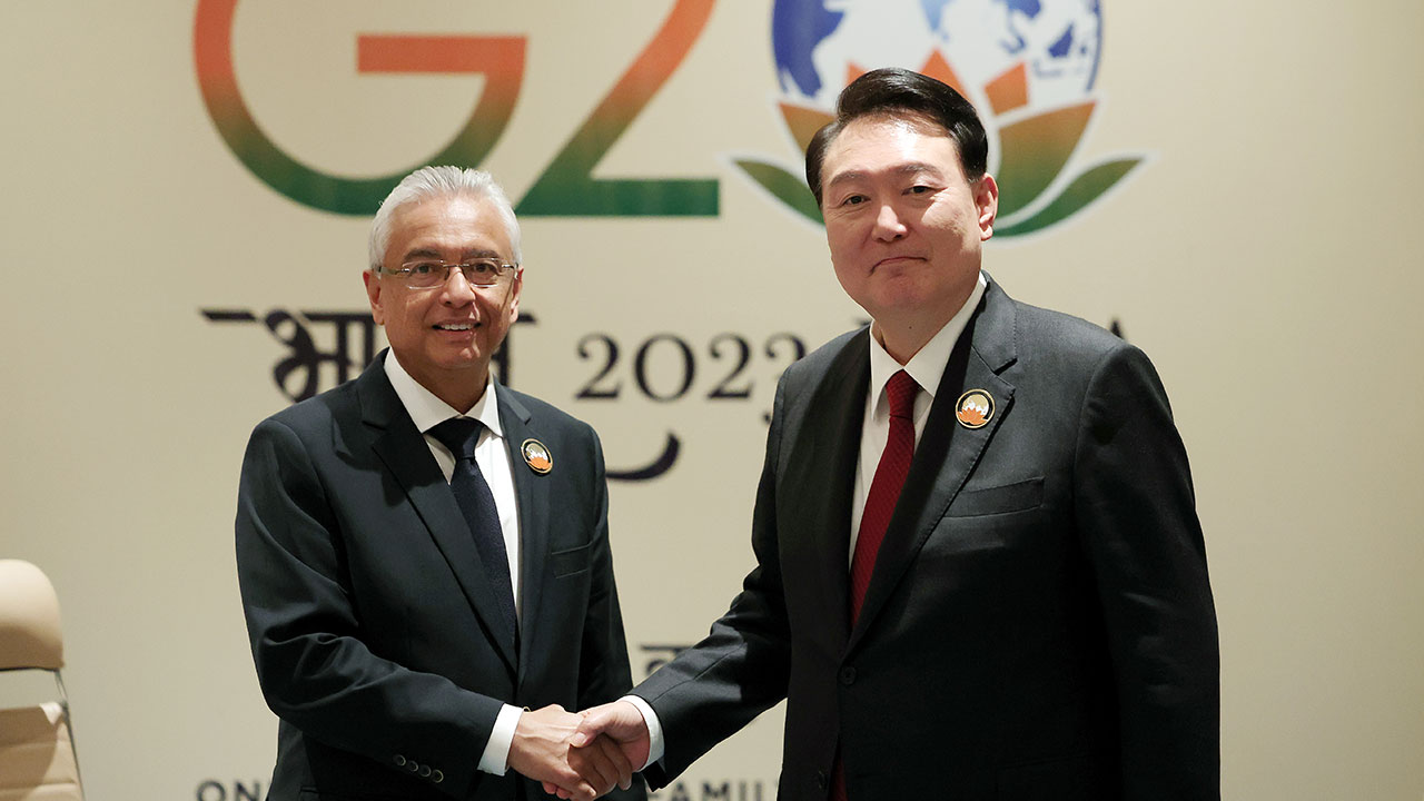 윤 대통령 모리셔스 총리 만나 "2030 부산 엑스포 지지" 요청 