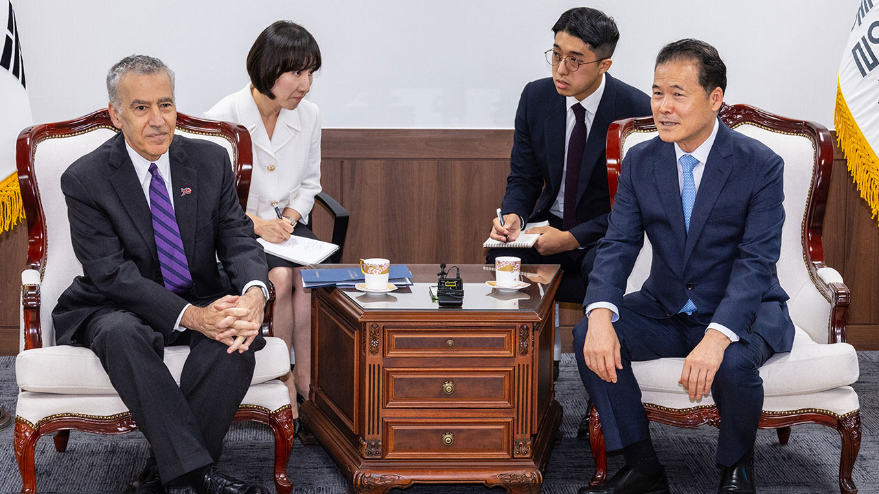 통일장관, 주한美대사 만나 "북한이 침략전쟁 편승"