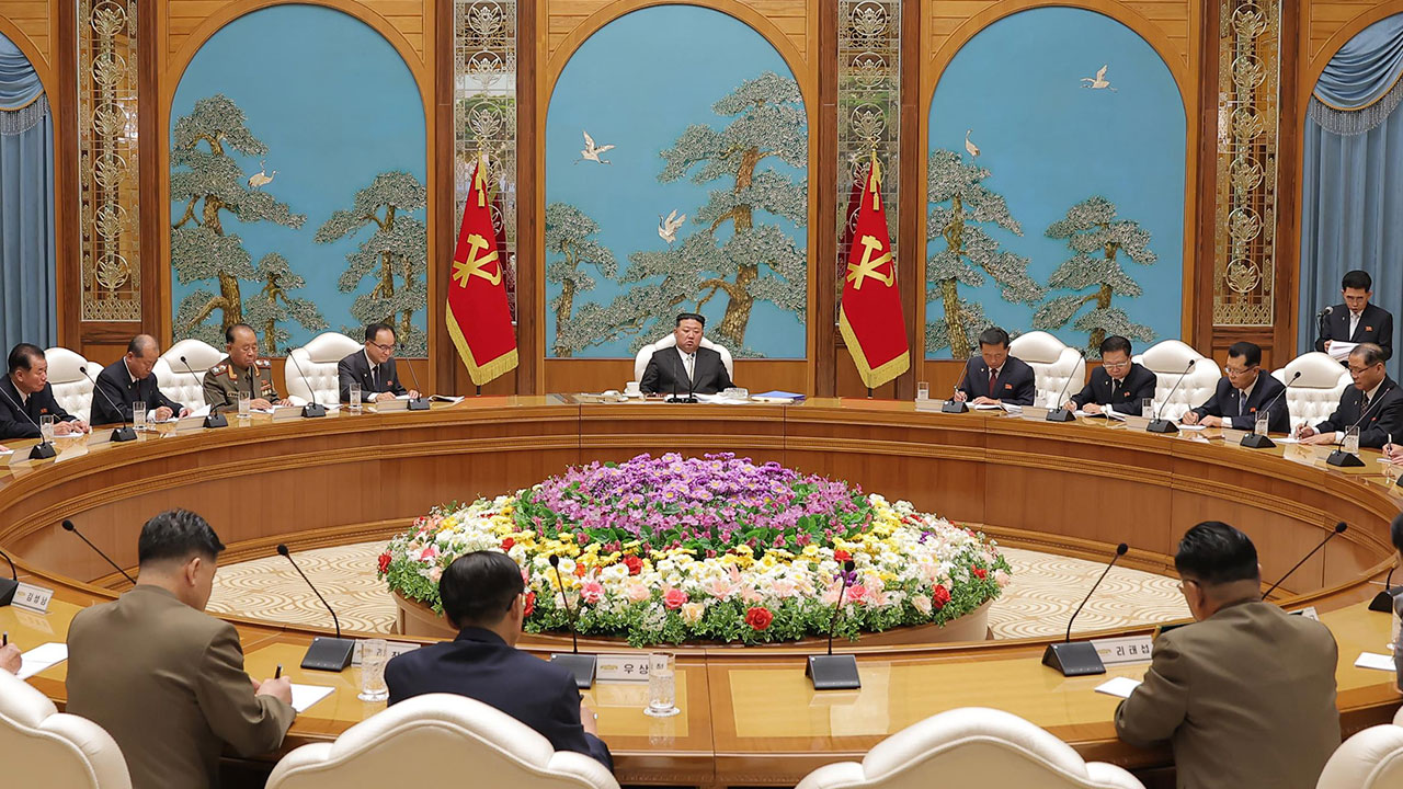 북한, 정치국회의서 김정은 방러 결과 보고‥"건설적 조치 적극 시행"