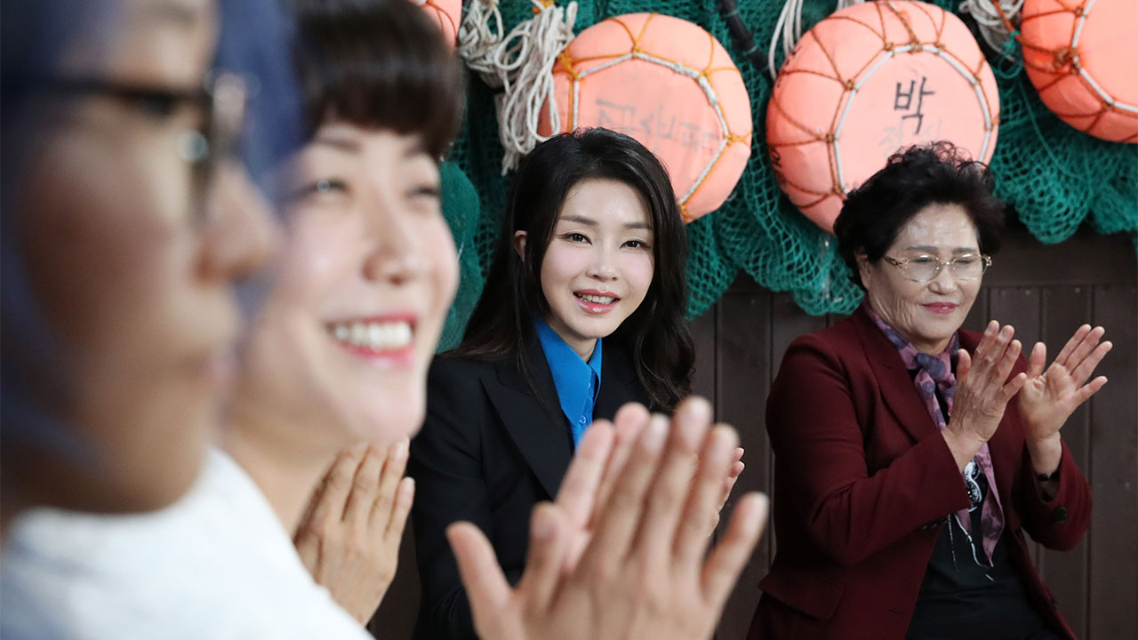 김건희 여사, 제주서 해녀들과 대화‥해변 정화활동도