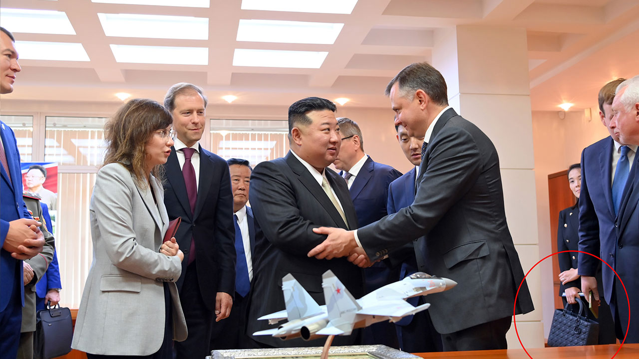 통일부 "김정은 일가 연간 수십억 사치품 소비‥해외에서 밀수"