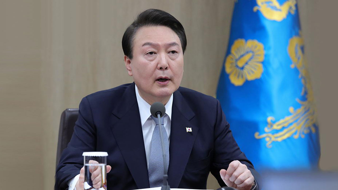 윤 대통령 "용산 모든 참모, 책상 앉아있지 말고 민생현장 파고들어야"