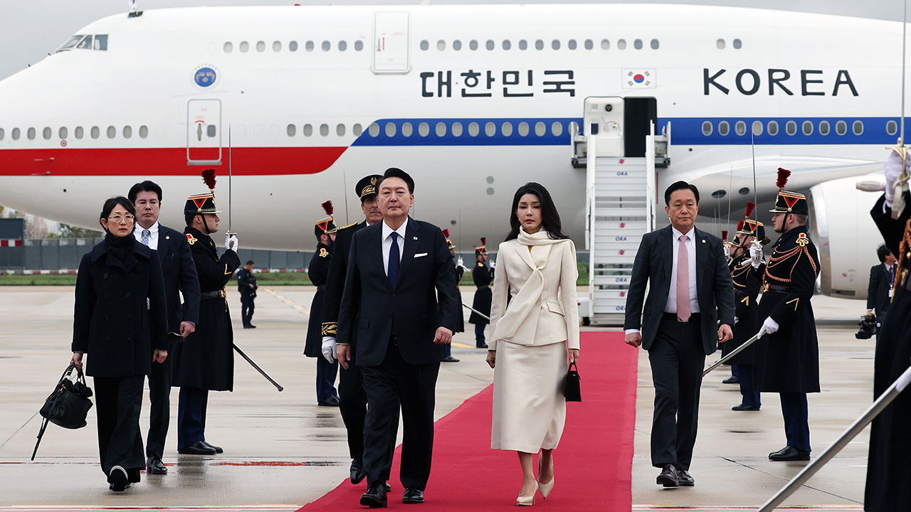 윤 대통령, 파리서 부산엑스포 막판 유치전 "국제사회에 기여 할 것"