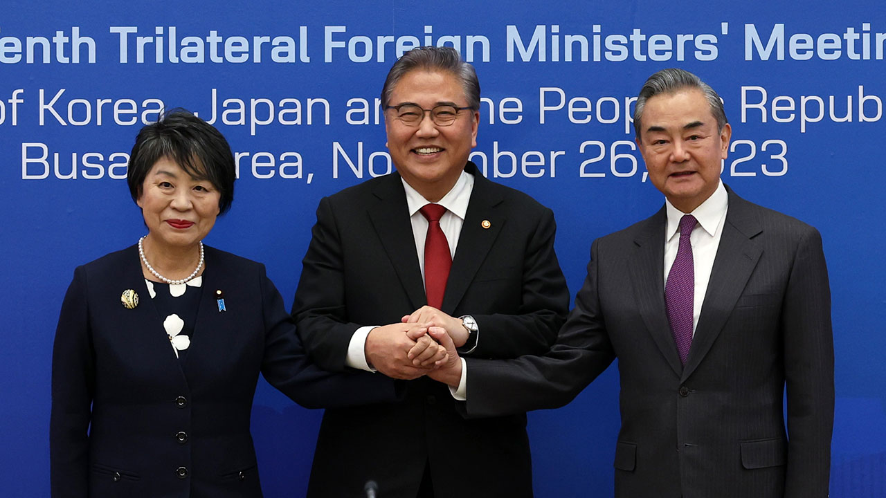 한중일 외교장관 "3국 정상회의 필요한 준비 가속화" 합의