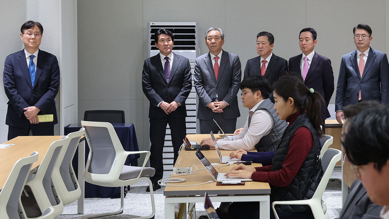 대통령실 참모진 2기 출범‥정책실장 부활하고 수석 전원 교체