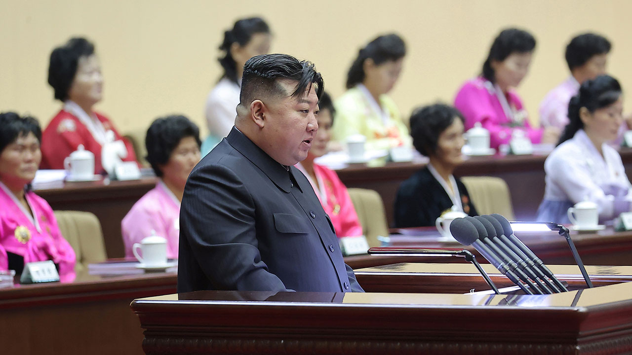 김정은 "자식 의식 단련시켜야"‥어머니대회 이틀째 연설