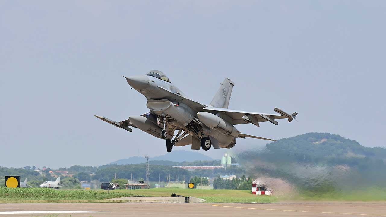 공군 "지난 9월 KF-16 추락 사고, '부품 결함'이 원인"