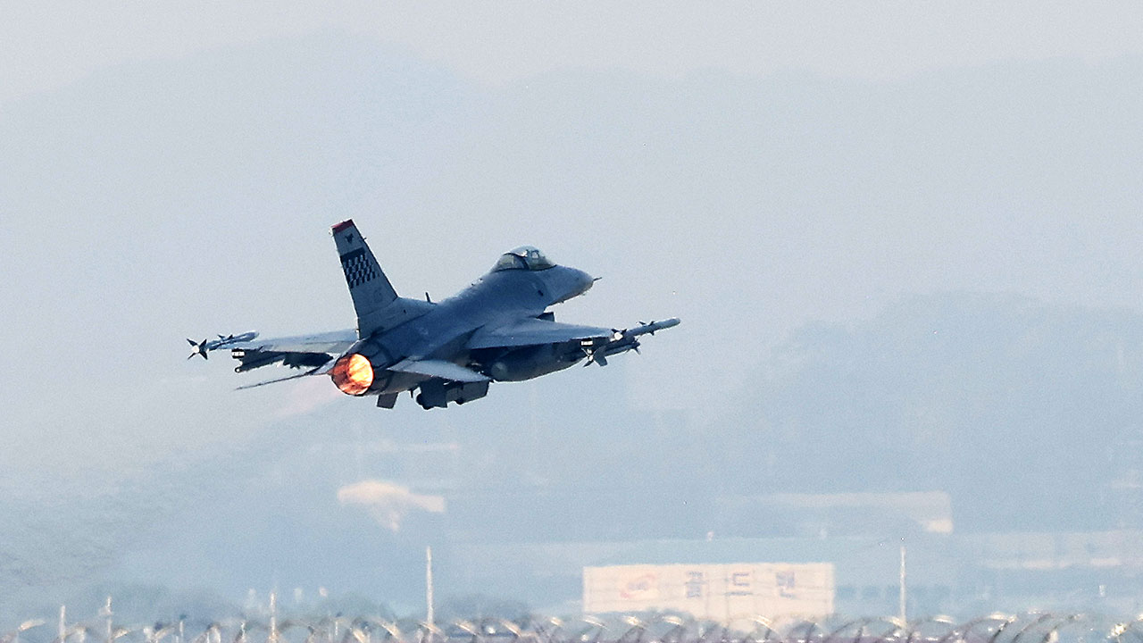 주한미군 F-16 전투기 서해상 추락‥조종사 구조