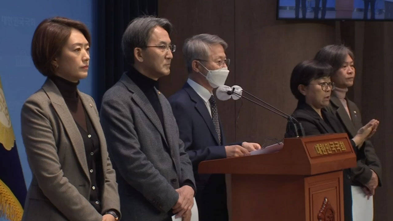 '류희림 가족 동원 민원' 의혹에 여 "정보 유출 고발" - 야 "방심위 사유화"