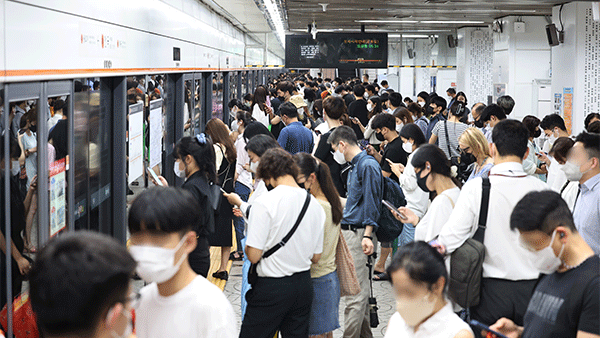 서울 2호선 방배역서 열차 출입문 고장‥승객 전원 하차