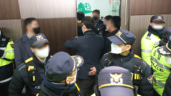 경찰, '건설현장 불법행위' 민주노총·한국노총 강제수사 착수