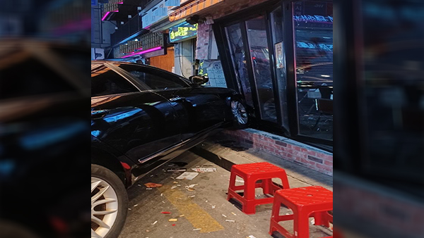 음주 차량이 메이저 바카라사이트 굿모닝 돌진‥2명 부상 