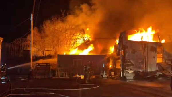 경기 하남 창고에서 불‥2시간 만에 불길 잡아