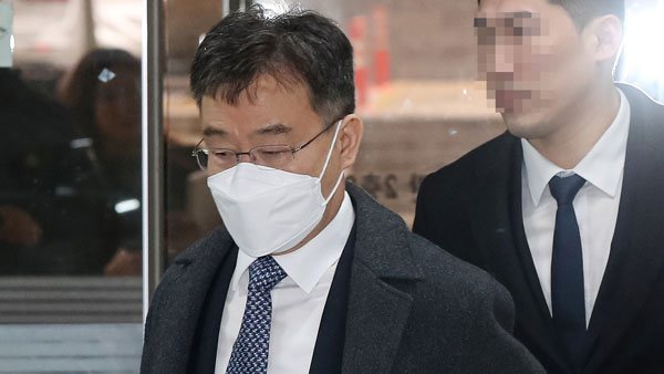 '김만배 돈거래' 전 한국일보 간부‥"주택 자금 빌린 것‥해고효력 멈춰야"