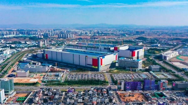 "최신 아이폰만 훔쳐가" 삼성반도체 공장 탈의실 절도 사건 수사 