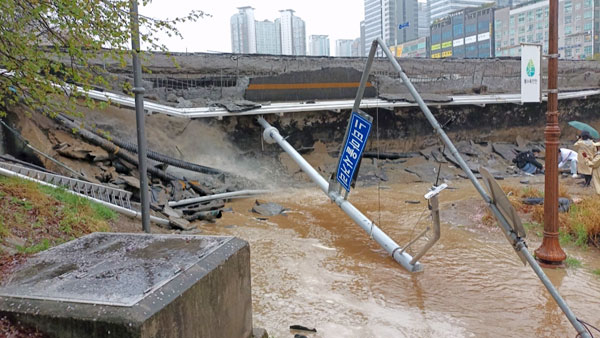 분당 정자동서 교각 가드레일 무너져‥1명 사망·1명 중상