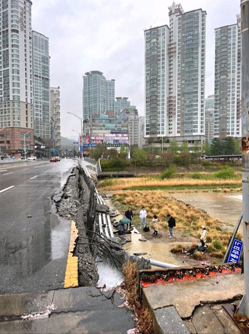 분당 정자동서 교각 가드레일 무너져‥1명 사망·1명 중상