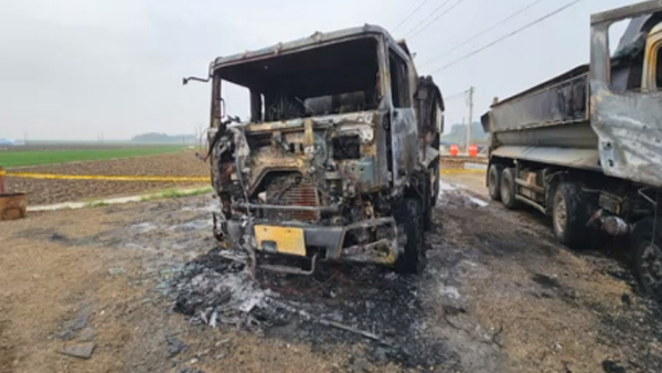 전북 김제서 주차돼있던 25톤 덤프트럭서 불‥50분 만에 진화 