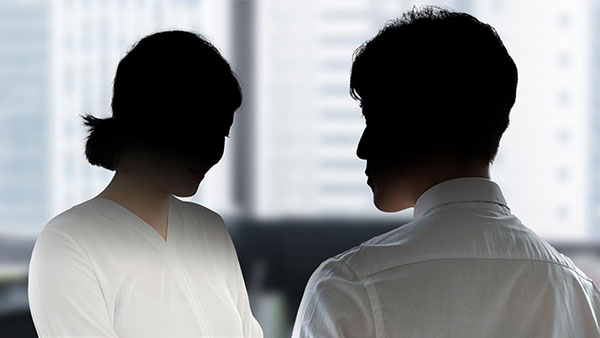 신입에 스무 살 많은 직원과 "사귀라"‥법원 "성희롱"