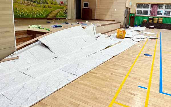 여수 초교 체육관 천장 마감재 무너져 내려‥14명 경상