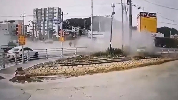 충북 음성군서 고령 운전자 인도로 돌진..1명 사망·1명 중상