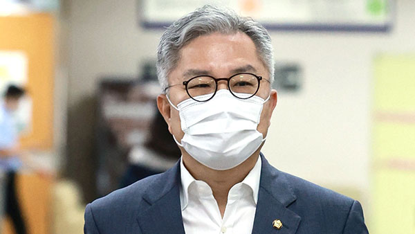 '이동재 전 채널A기자 명예훼손' 최강욱, 2심도 3백만 원 배상