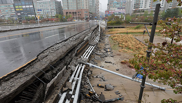 성남시 "정자교·수내교 등 17개 다리 보행로, 내년 상반기까지 재시공 완료"