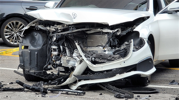 서울 강남 현대백화점 앞 7중 추돌 사고‥운전자는 급발진 주장