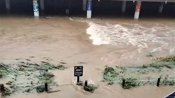 전국 각지 하천에 홍수경보·주의보 "하천변 이용 자제"