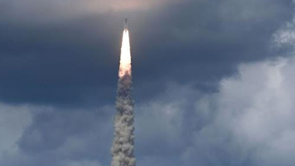 인도, 달착륙 미션 재도전‥"찬드라얀 3호 발사 성공"