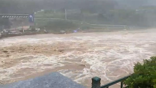 경북 봉화군 "춘양면서 비탈면 무너져 주택 매몰‥2명 사망 추정"