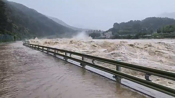 괴산댐 월류 약 3시간 만에 멈춰‥최대 방류는 유지
