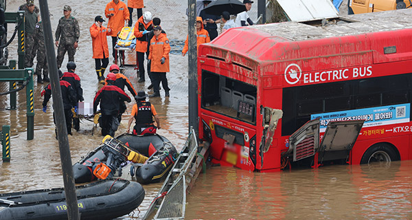 오송 지하차도서 사망자 1명 추가 인양‥총 9명 사망