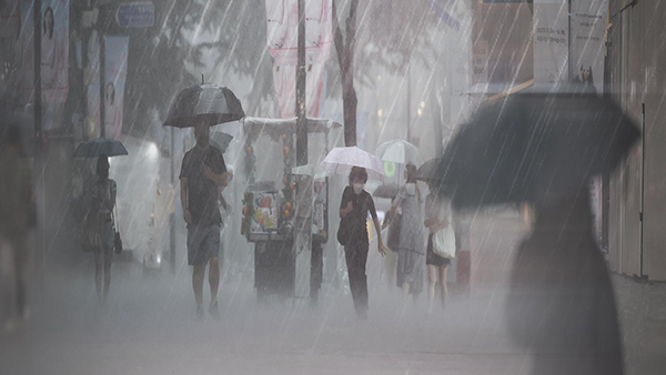 호우특보에 따라 중대본 1단계 가동‥위기 경보 '관심→주의' 상향