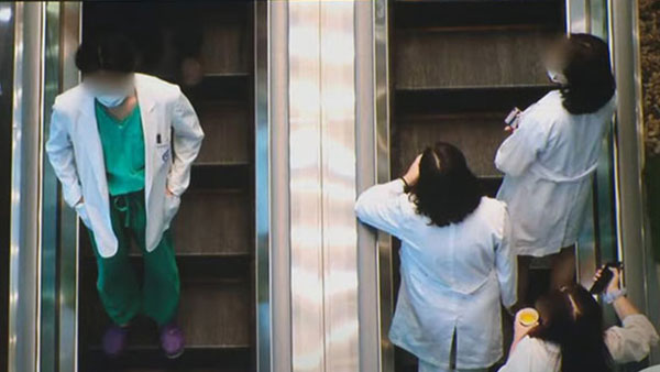 병·의원 의사 연간소득 OECD 기준 최상위