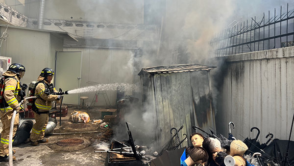 서울 광진구 미용실 창고서 불‥'담뱃불' 추정