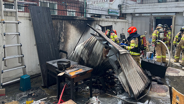서울 광진구 미용실 창고서 불‥'담뱃불' 추정