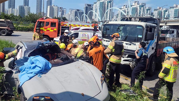 인천서 화물차가 승용차 들이받아‥'졸음운전' 