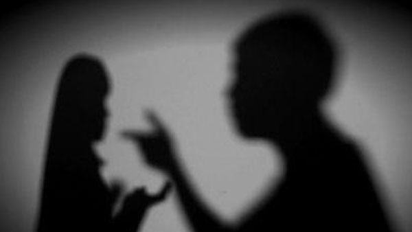 내연녀 폭행하고 자녀에 전화한 60대 징역형 집행유예