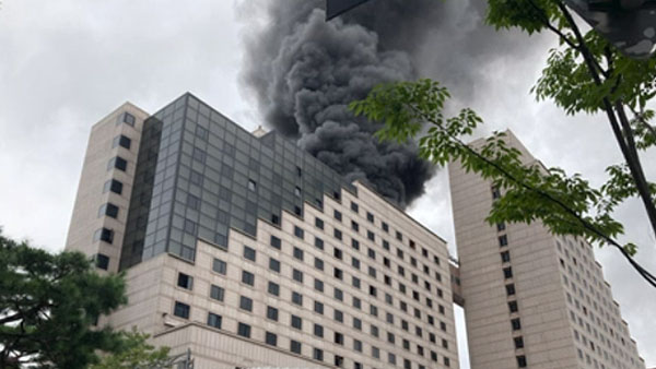 강남 르메르디앙 호텔 옥상서 화재‥작업자 5명 대피