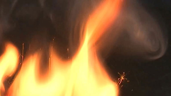 파주 자전거 보관창고 화재‥자전거 1백여 대 불 타