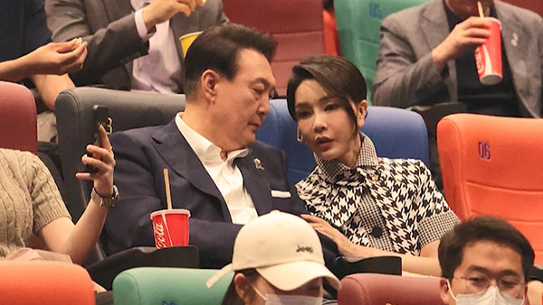 법원 "윤바카라사이트 캡틴 고급 한식당 식사·영화관람 내역 공개해야"