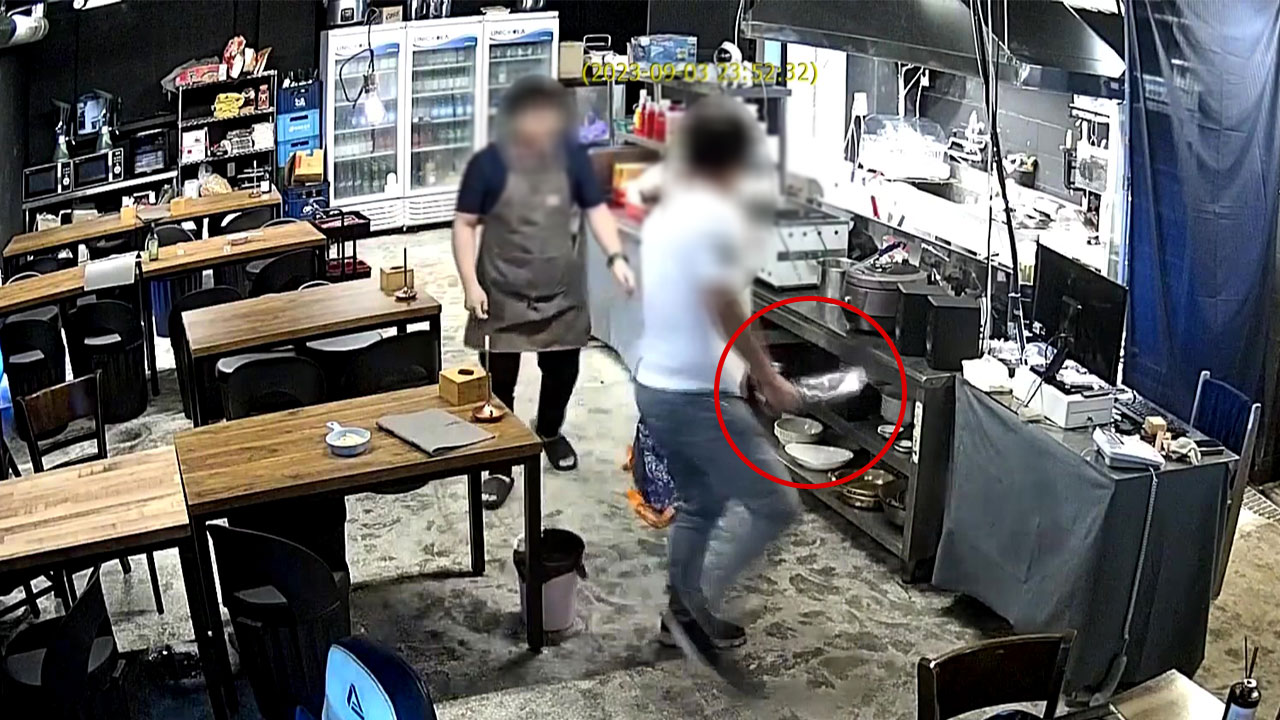 [단독] 술집서 "누군가 죽이겠다"며 담배 피우다 직원 흉기로 위협한 남성 입건