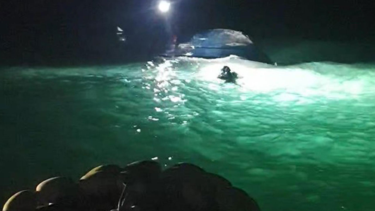 강원 삼척서 출항 중 선박 전복‥승선원 2명 전원 구조