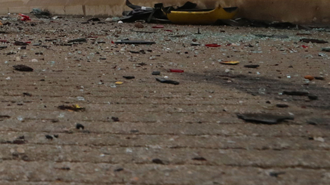 경기 성남 사거리서 SUV 차량 공원으로 돌진‥운전자 부상