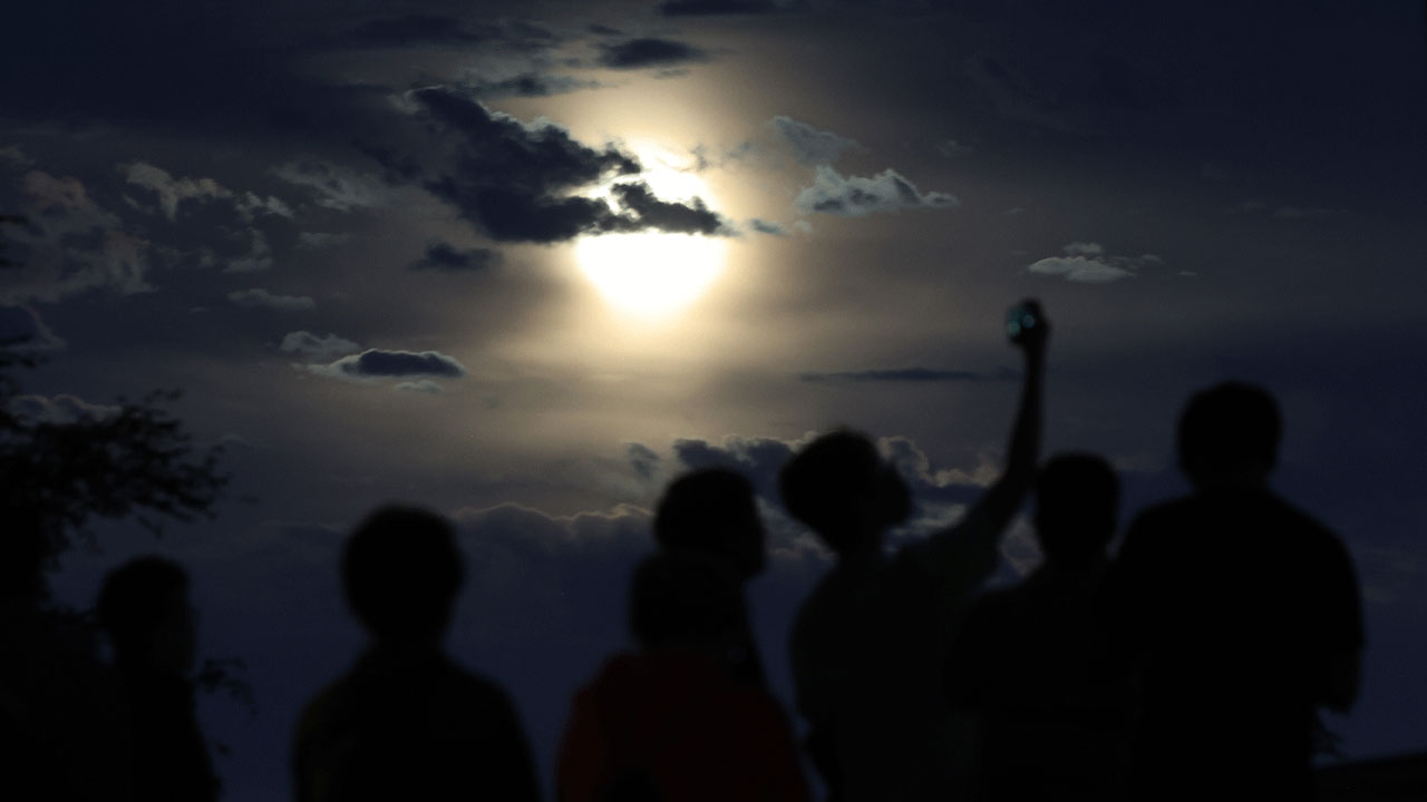 [날씨] 전국 구름 사이 '보름달'‥아침엔 안개 주의