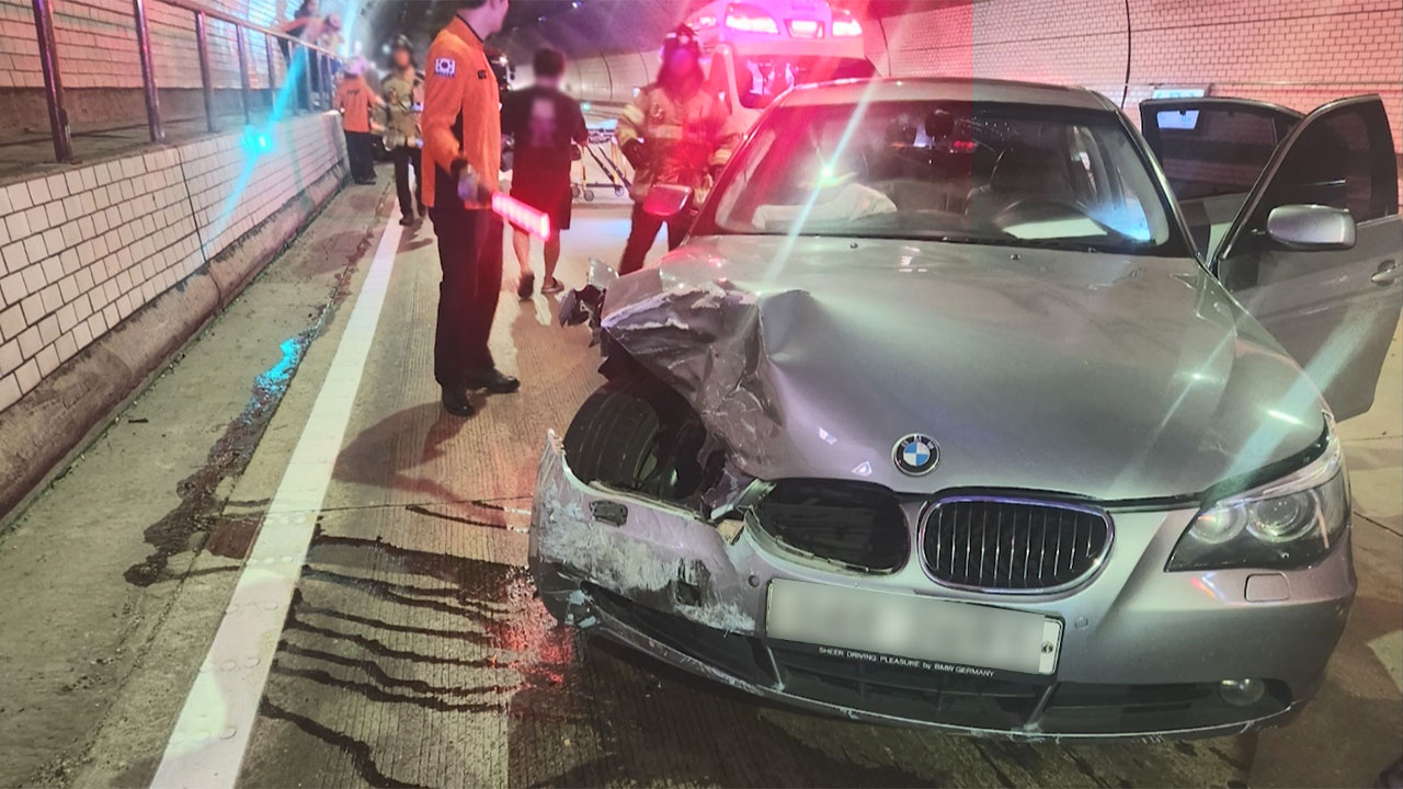 인천김포고속도로 북항터널서 승용차 간 추돌‥임신부 등 2명 부상