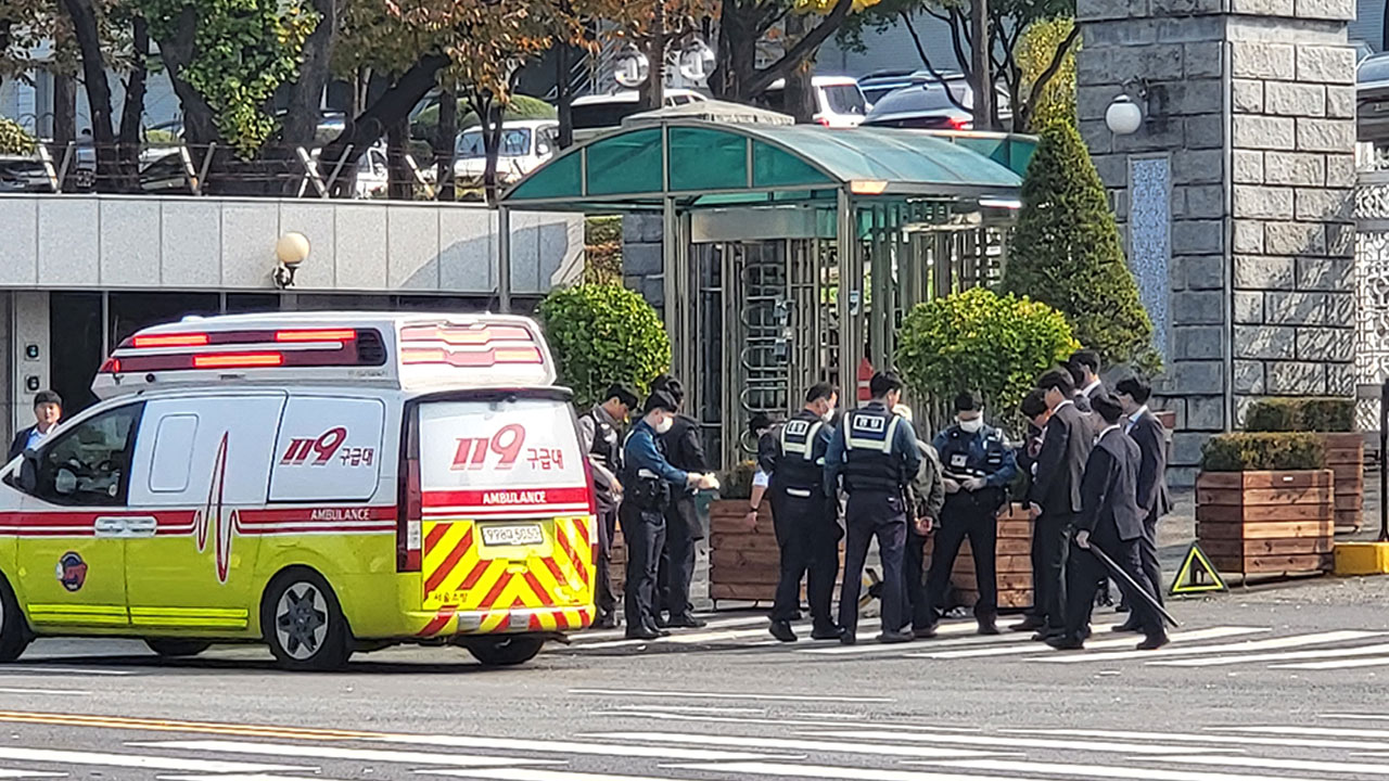 경찰, 용산 대통령실 앞 경찰관에 흉기 휘두른 70대 구속영장 신청