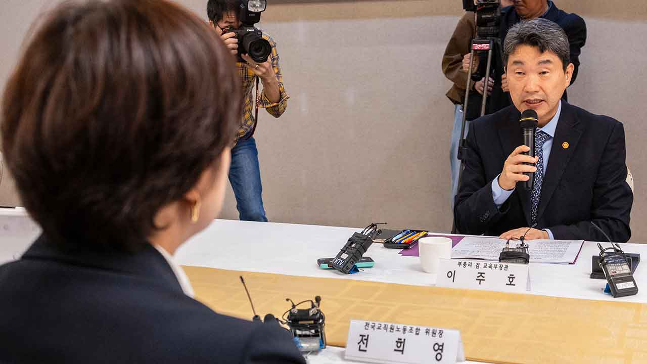 취임 1주년 맞는 이주호‥전교조 교사 91% "매우 잘못하고 있다"